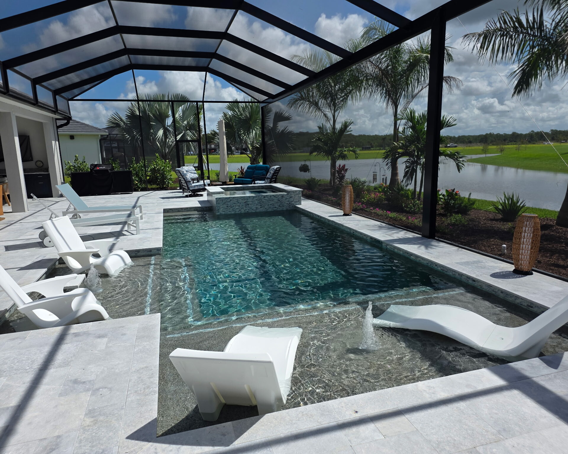 Pentair ColorVision bubbler on a sun shelf with in-water loungers in Babcock Ranch